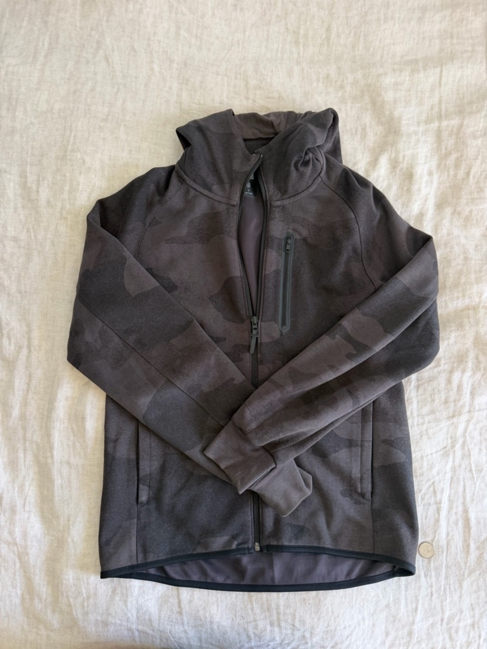 Uniqlo Men's Dark Gray Camo Hooded Performance Jacket